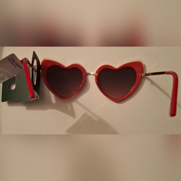 NWT Wild Fable Red Heart-Shaped Sunglasses - Picture 4 of 5